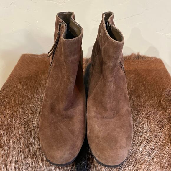 COLE HAAN $280 NWOT Davenport Bootie 7.5 Brown Suede Old Money Sleek Office Fall - Picture 2 of 6